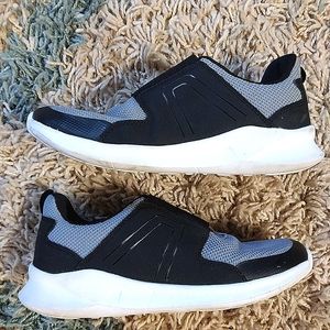 - •The Children's Place Boy's Sz 4 Slip on Black/Grey Tennis Shoes-Like Ne…